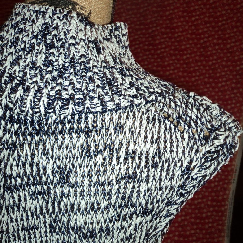 Sweater - Picture 4 of 5